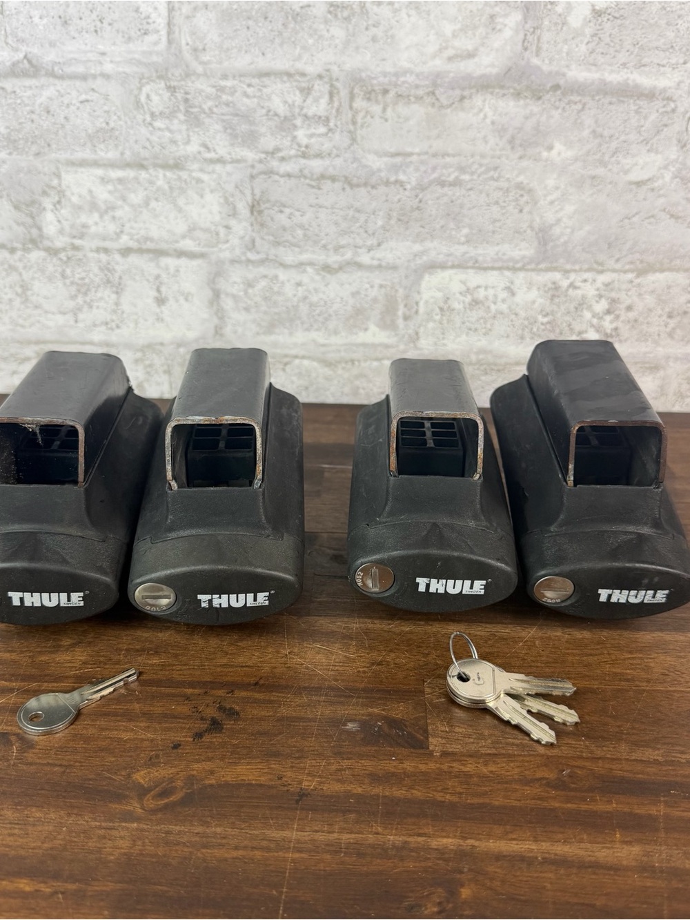 Thule Crossroad 450 Foot Pack Set w Locks For Raised Rails & Square Load Bars